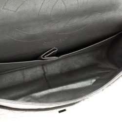 مملوكة مسبقًا حقيبة شانيل قلاب 227 كلاسيك 2.55 ريإيشو مخططة جلد مبطنة فضية