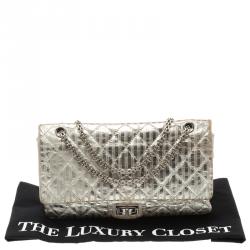 مملوكة مسبقًا حقيبة شانيل قلاب 227 كلاسيك 2.55 ريإيشو مخططة جلد مبطنة فضية