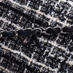 Pre Owned حقيبة شانيل قلاب مزدوج كلاسيكية متوسطة تويد مبطنة بيضاء/ سوداء