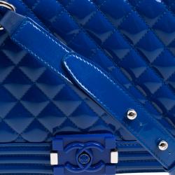 مملوكة مسبقًا Chanel Blue Quilted Patent Leather Cruise 2015 New Medium Boy Flap Bag