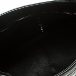 Pre Owned حقيبة يد شانيل ميداليون جلد كافيار مبطنة سوداء