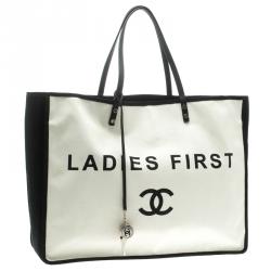 Pre Owned حقيبة يد شانيل ليديز فيرست شوبر كانفاس سوداء/ بيضاء