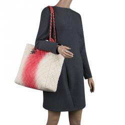 مملوكة مسبقًا حقيبة يد شانيل شوبينغ جلد كافيار مبطنة أومبريه وردية/ كريمية