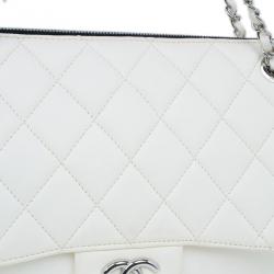 مملوكة مسبقًا Chanel White Limited Edition Blizzard Jumbo Flap Bag