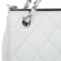 مملوكة مسبقًا Chanel White Limited Edition Blizzard Jumbo Flap Bag