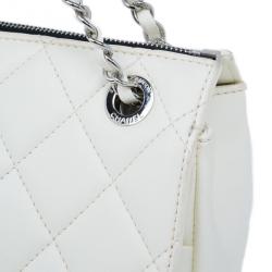 مملوكة مسبقًا Chanel White Limited Edition Blizzard Jumbo Flap Bag