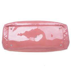 مملوكة مسبقًا Chanel Pink Patent Leather CC Lipstick Tote