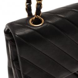 Pre Owned Chanel Black Lambskin Chevron Flap Shoulder Bag
