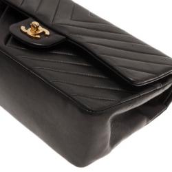Pre Owned Chanel Black Lambskin Chevron Flap Shoulder Bag