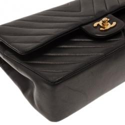 Pre Owned Chanel Black Lambskin Chevron Flap Shoulder Bag