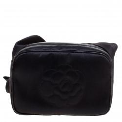 Pre Owned حقيبة كروس شانيل كاميليا فيونكة ساتان سوداء