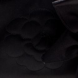 Pre Owned حقيبة كروس شانيل كاميليا فيونكة ساتان سوداء