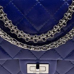 مملوكة مسبقًا حقيبة شانيل قلاب 226 كلاسيك 2.55 ريإيشو جلد لامعة كافيار مبطن زرقاء