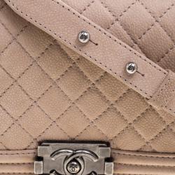 مملوكة مسبقًا Chanel Beige Quilted Caviar Leather Medium Boy Flap Bag