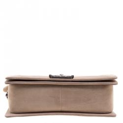 مملوكة مسبقًا Chanel Beige Quilted Caviar Leather Medium Boy Flap Bag