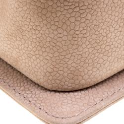 مملوكة مسبقًا Chanel Beige Quilted Caviar Leather Medium Boy Flap Bag