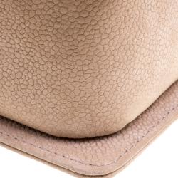 مملوكة مسبقًا Chanel Beige Quilted Caviar Leather Medium Boy Flap Bag