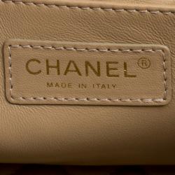 مملوكة مسبقًا Chanel Beige Crochet Raffia Medium Classic Single Flap Bag