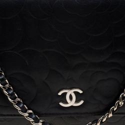 Pre Owned حقيبة كلتش شانيل WOC جلد نقش كاميليا سوداء