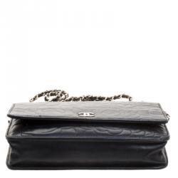 Pre Owned حقيبة كلتش شانيل WOC جلد نقش كاميليا سوداء