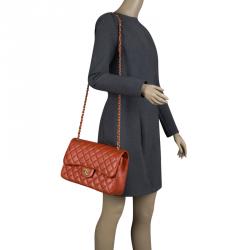 مملوكة مسبقًا حقيبة شانيل قلاب مزدوج كلاسيك جامبو جلد كافيار مبطنة لامعة برتقالية حمراء