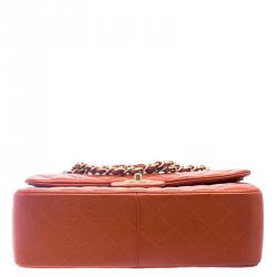 مملوكة مسبقًا حقيبة شانيل قلاب مزدوج كلاسيك جامبو جلد كافيار مبطنة لامعة برتقالية حمراء