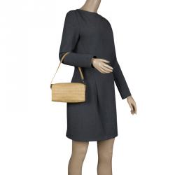 مملوكة مسبقًا حقيبة كلاتش شانيل حمالة معصم CC جلد شوكليت بار بنية فاتحة