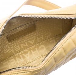 مملوكة مسبقًا حقيبة كلاتش شانيل حمالة معصم CC جلد شوكليت بار بنية فاتحة