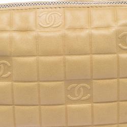 مملوكة مسبقًا حقيبة كلاتش شانيل حمالة معصم CC جلد شوكليت بار بنية فاتحة