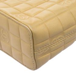 مملوكة مسبقًا حقيبة كلاتش شانيل حمالة معصم CC جلد شوكليت بار بنية فاتحة