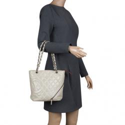 Pre Owned Chanel Grey Quilted Leather CC Bucket Bag