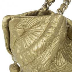 مملوكة مسبقًا حقيبة يد توت شانيل سي هيت جلد ذهبي كبيرة