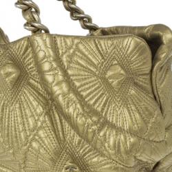 مملوكة مسبقًا حقيبة يد توت شانيل سي هيت جلد ذهبي كبيرة