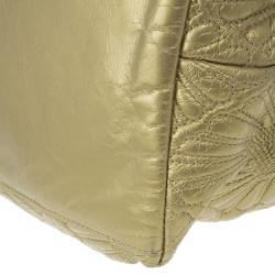 مملوكة مسبقًا حقيبة يد توت شانيل سي هيت جلد ذهبي كبيرة