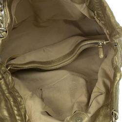 مملوكة مسبقًا حقيبة يد توت شانيل سي هيت جلد ذهبي كبيرة