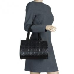 مملوكة مسبقًا حقيبة شانيل جلد أسود نمط لوح الشيكولاتة برميلية