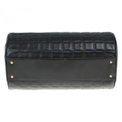 مملوكة مسبقًا حقيبة شانيل جلد أسود نمط لوح الشيكولاتة برميلية