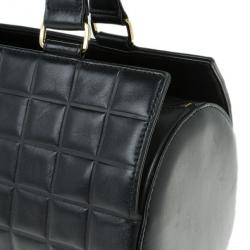 مملوكة مسبقًا حقيبة شانيل جلد أسود نمط لوح الشيكولاتة برميلية