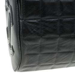 مملوكة مسبقًا حقيبة شانيل جلد أسود نمط لوح الشيكولاتة برميلية