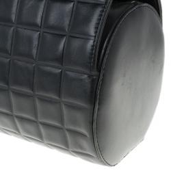 مملوكة مسبقًا حقيبة شانيل جلد أسود نمط لوح الشيكولاتة برميلية