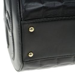 مملوكة مسبقًا حقيبة شانيل جلد أسود نمط لوح الشيكولاتة برميلية