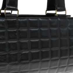 مملوكة مسبقًا حقيبة شانيل جلد أسود نمط لوح الشيكولاتة برميلية