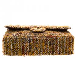 مملوكة مسبقًا حقيبة شانيل قلاب مزدوج كلاسيكية متوسطة تويد مبطنة بيضاء/ سوداء