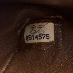 مملوكة مسبقًا حقيبة شانيل قلاب مزدوج كلاسيكية متوسطة تويد مبطنة بيضاء/ سوداء