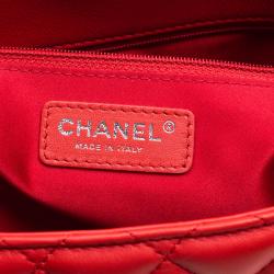 مملوكة مسبقًا حقيبة يد شانيل ماكسي كلاسيكي جلد مبطن حمراء 3