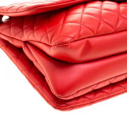 مملوكة مسبقًا حقيبة يد شانيل ماكسي كلاسيكي جلد مبطن حمراء 3