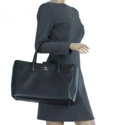 مملوكة مسبقًا Chanel Black Jumbo Black Caviar Leather Executive Cerf Tote