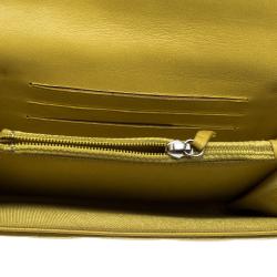 مملوكة مسبقًا محفظة شانيل قلاب CC جلد مبطنة صفراء