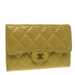 مملوكة مسبقًا محفظة شانيل قلاب CC جلد مبطنة صفراء