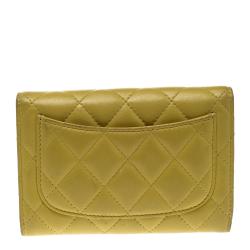 مملوكة مسبقًا محفظة شانيل قلاب CC جلد مبطنة صفراء